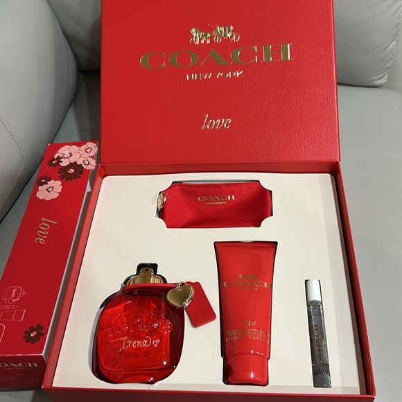 COACH 4-Pc. Love Eau de Parfum Gift Set - Picture 6 of 10